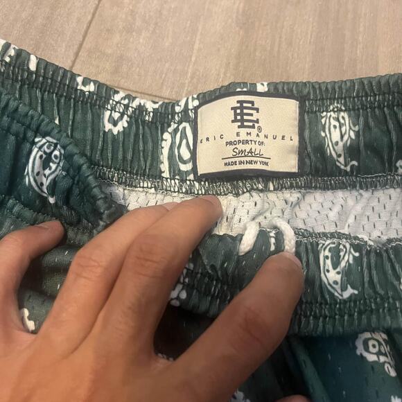 Large green eric emanuel shorts - Picture 2 of 4